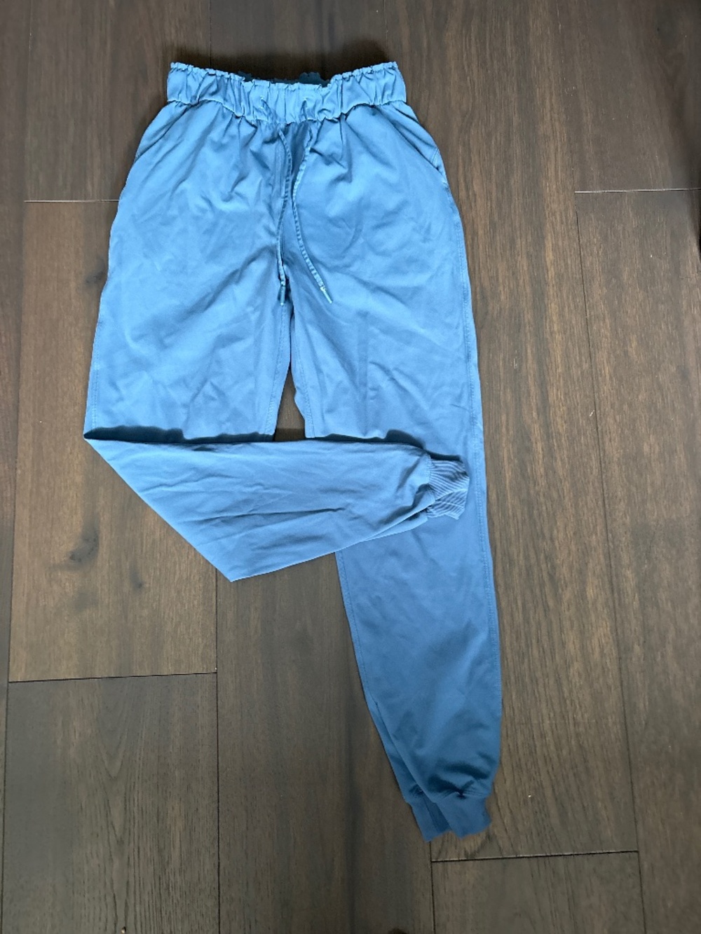 Lululemon women’s joggers-size 4